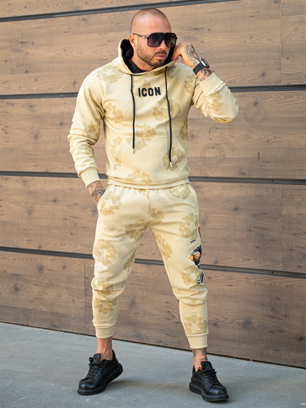 Compleu pentru barbati cu hanorac hoodie si imprimeu ICON-bej cod 349-1