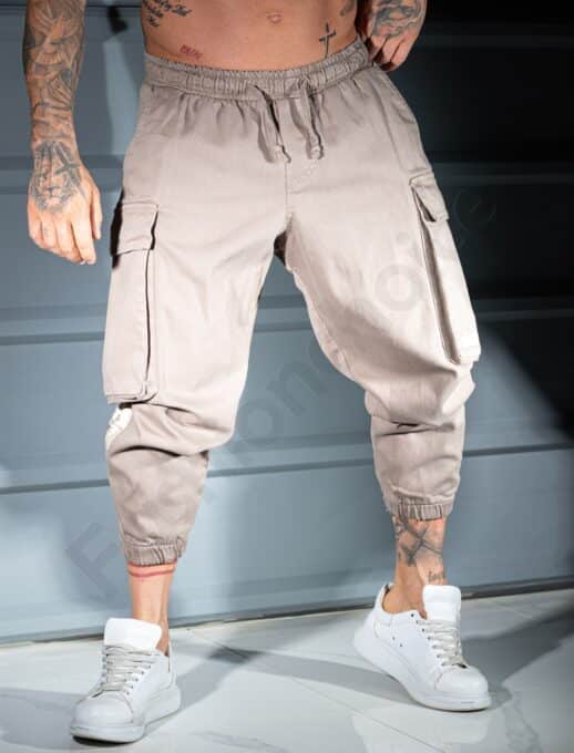 Pantalon cargo-jogger pentru barbati cu turul lasat si embleme-bej cod 3118-1