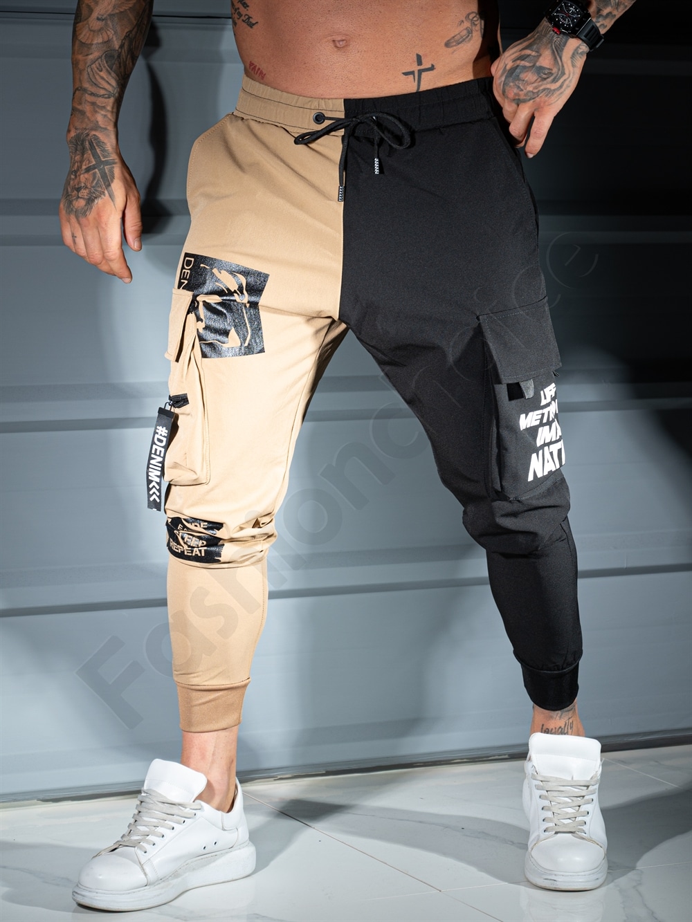 Pantalon sport bicolor din fas cu buzunare cargo si inscriptii-camel/negru cod 9898