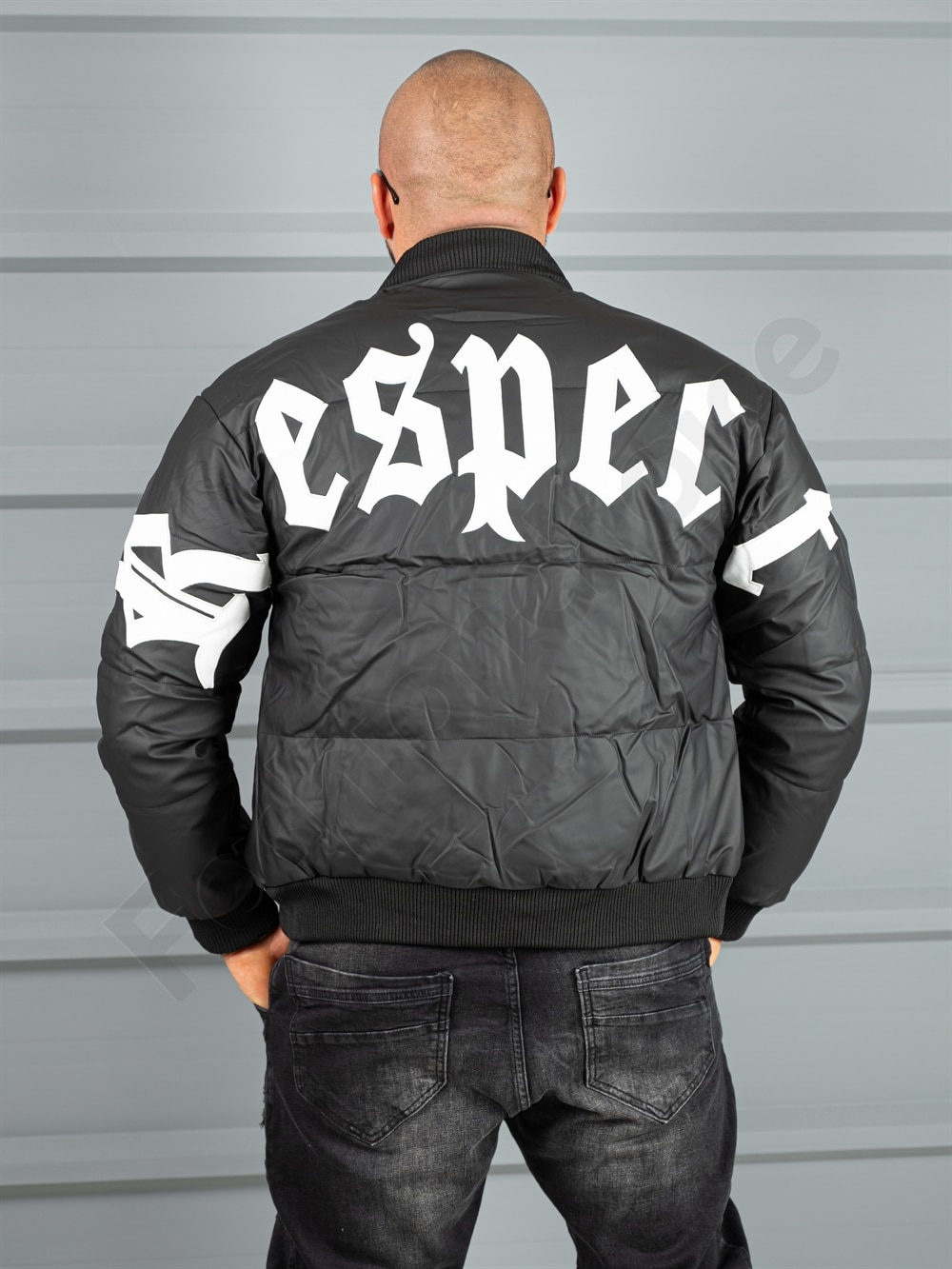 Geaca bomber din material fas impermeabil cu aplicatie RESPECT-negru cod 2508