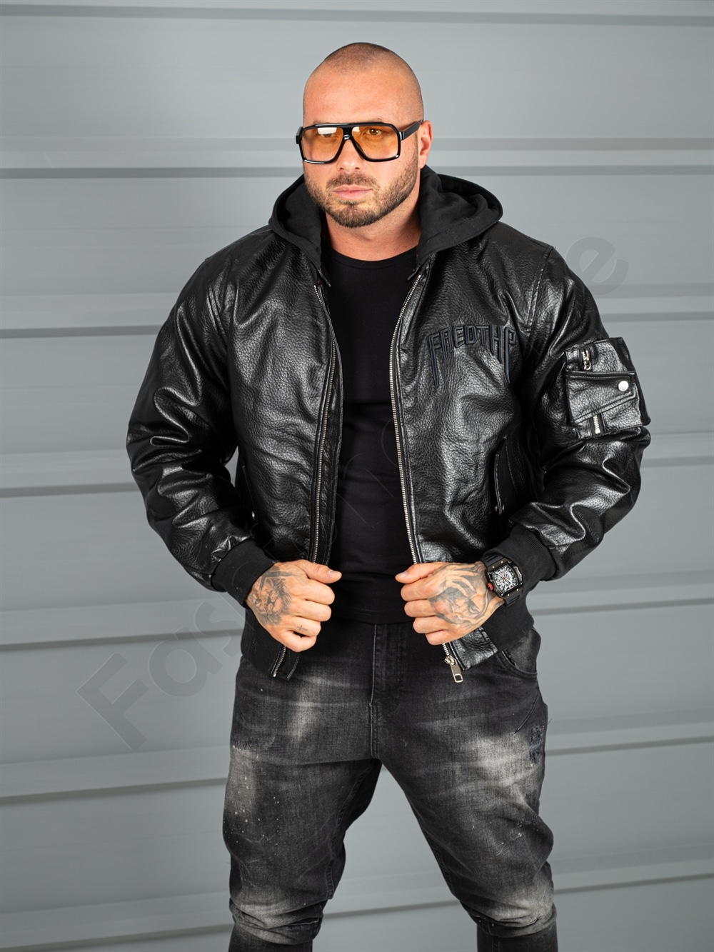 Geaca groasa bomber din piele eco cu gluga si aplicatie cod 270020