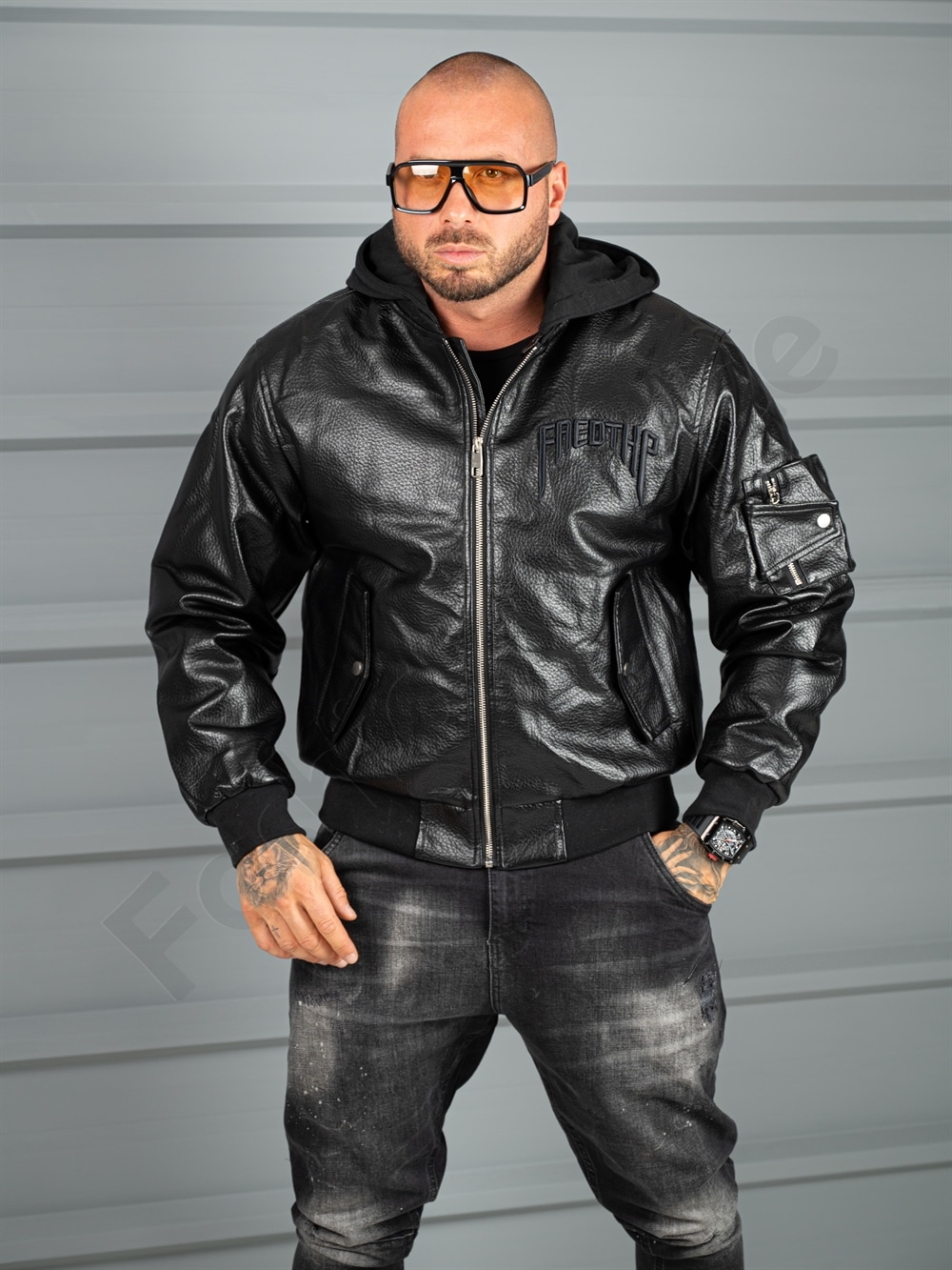 Geaca groasa bomber din piele eco cu gluga si aplicatie cod 270020
