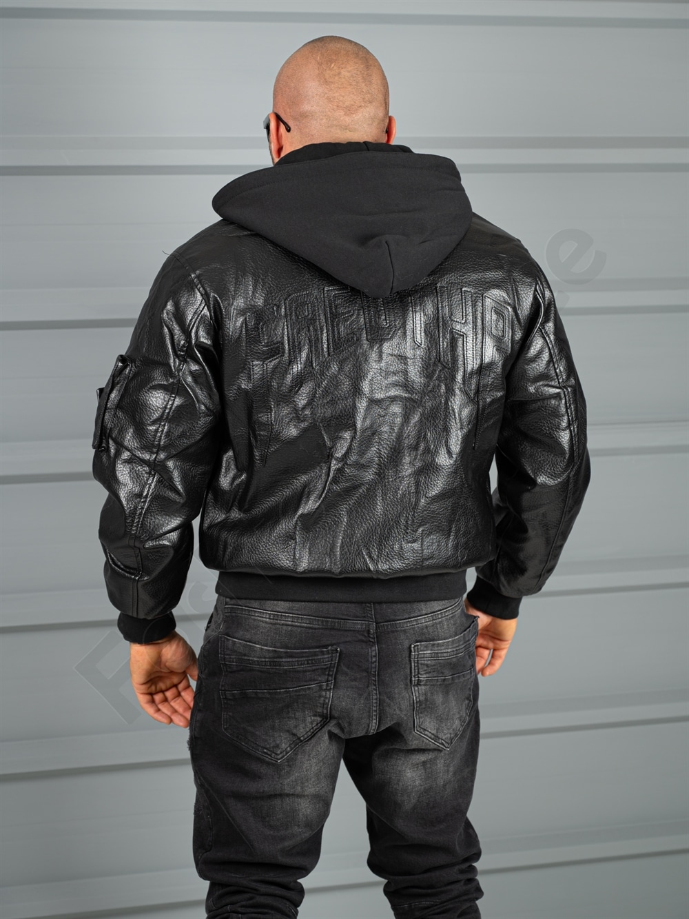 Geaca groasa bomber din piele eco cu gluga si aplicatie cod 270020