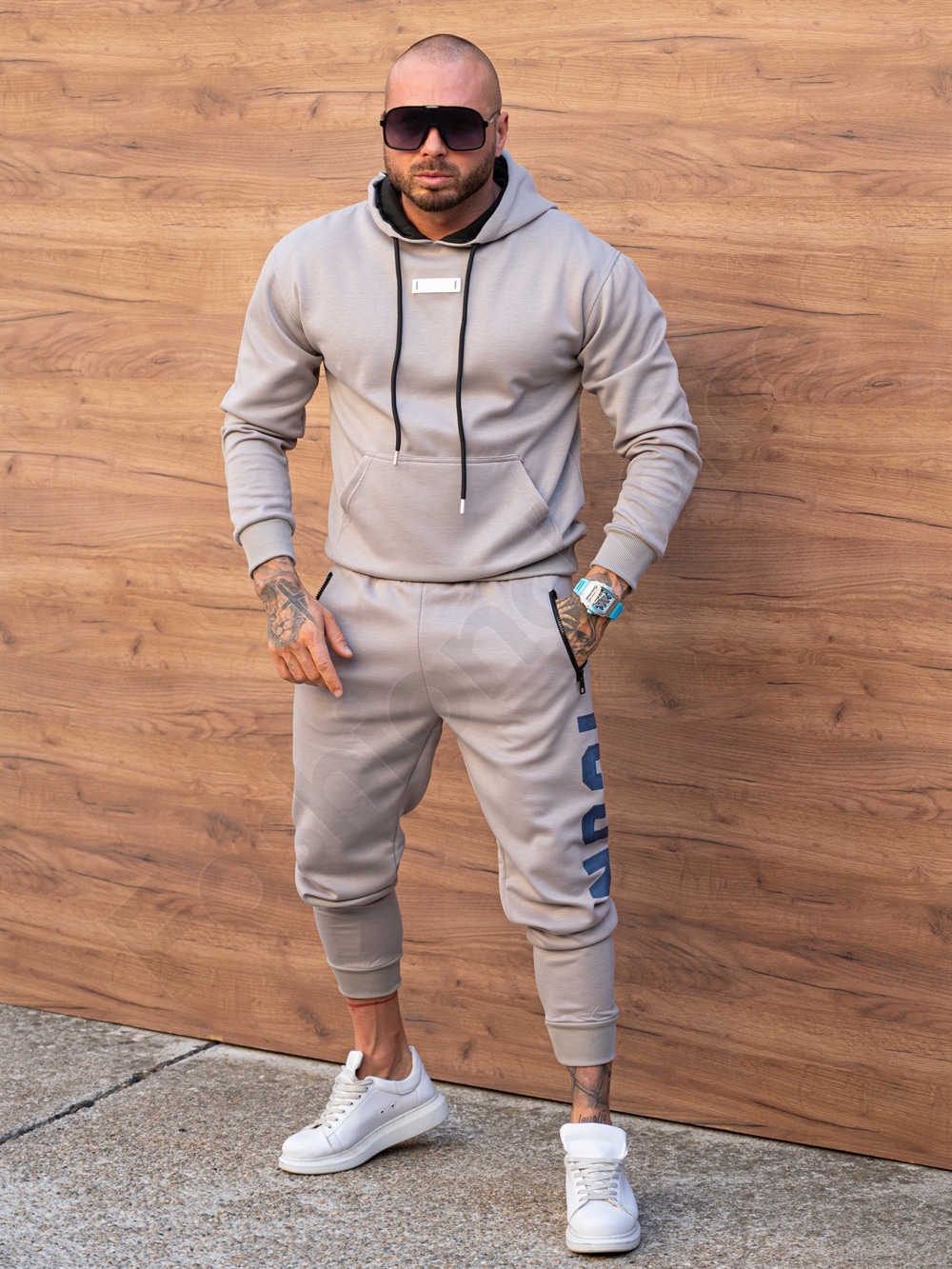 Compleu pentru barbati cu hanorac hoodie si imprimeuri ICON-moca cod 601-2
