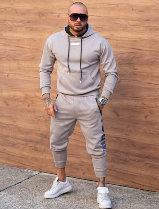 Compleu pentru barbati cu hanorac hoodie si imprimeuri ICON-moca cod 601-2
