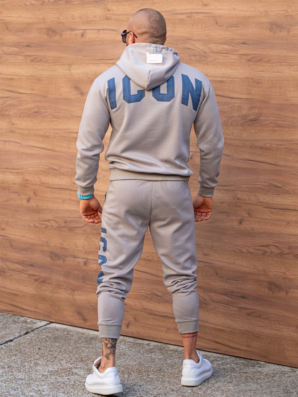 Compleu pentru barbati cu hanorac hoodie si imprimeuri ICON-moca cod 601-2