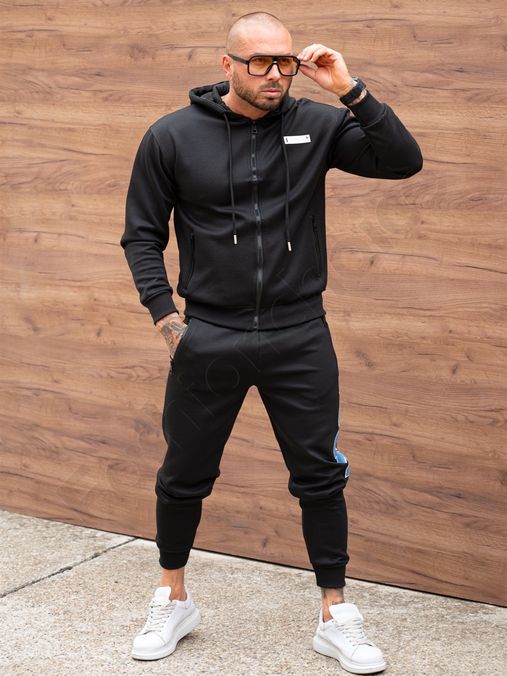 Compleu sport pentru barbati cu broderie ICON si gluga-negru cod 602