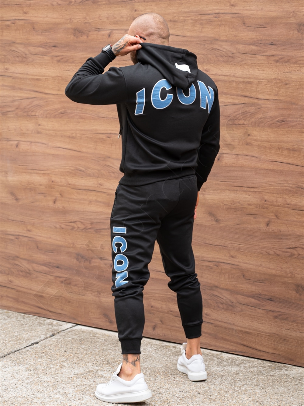 Compleu sport pentru barbati cu broderie ICON si gluga-negru cod 602