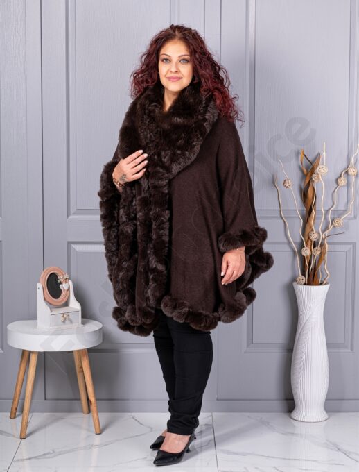 Pelerina maxi cocheta cu blana eco-ciocolata cod 293-1