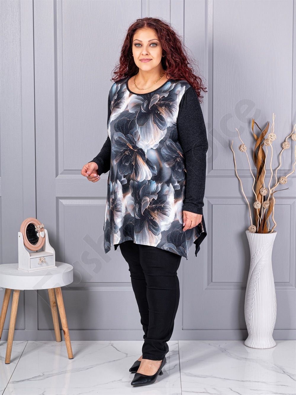 Tunica maxi in cloș din angora si elastan cu imprimeu flori albi cod 26127-2